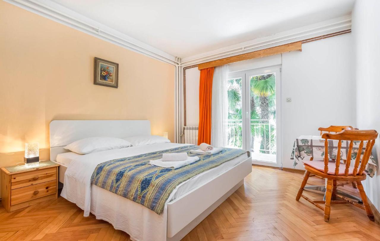 Jure Apartment