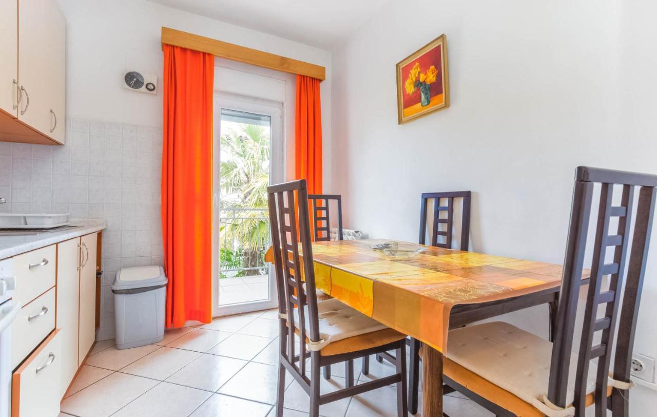 Jure Apartment *